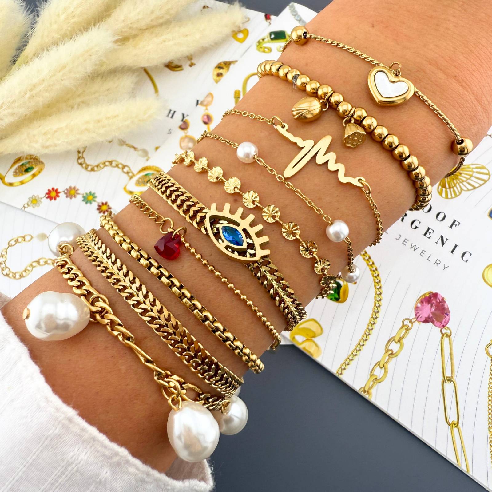 Gilded Heart Silhouette Bracelet