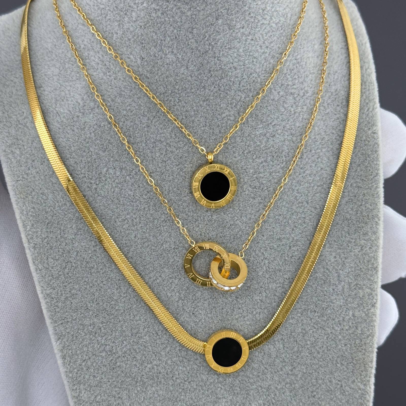 Essential Geo Heart 18k Necklace