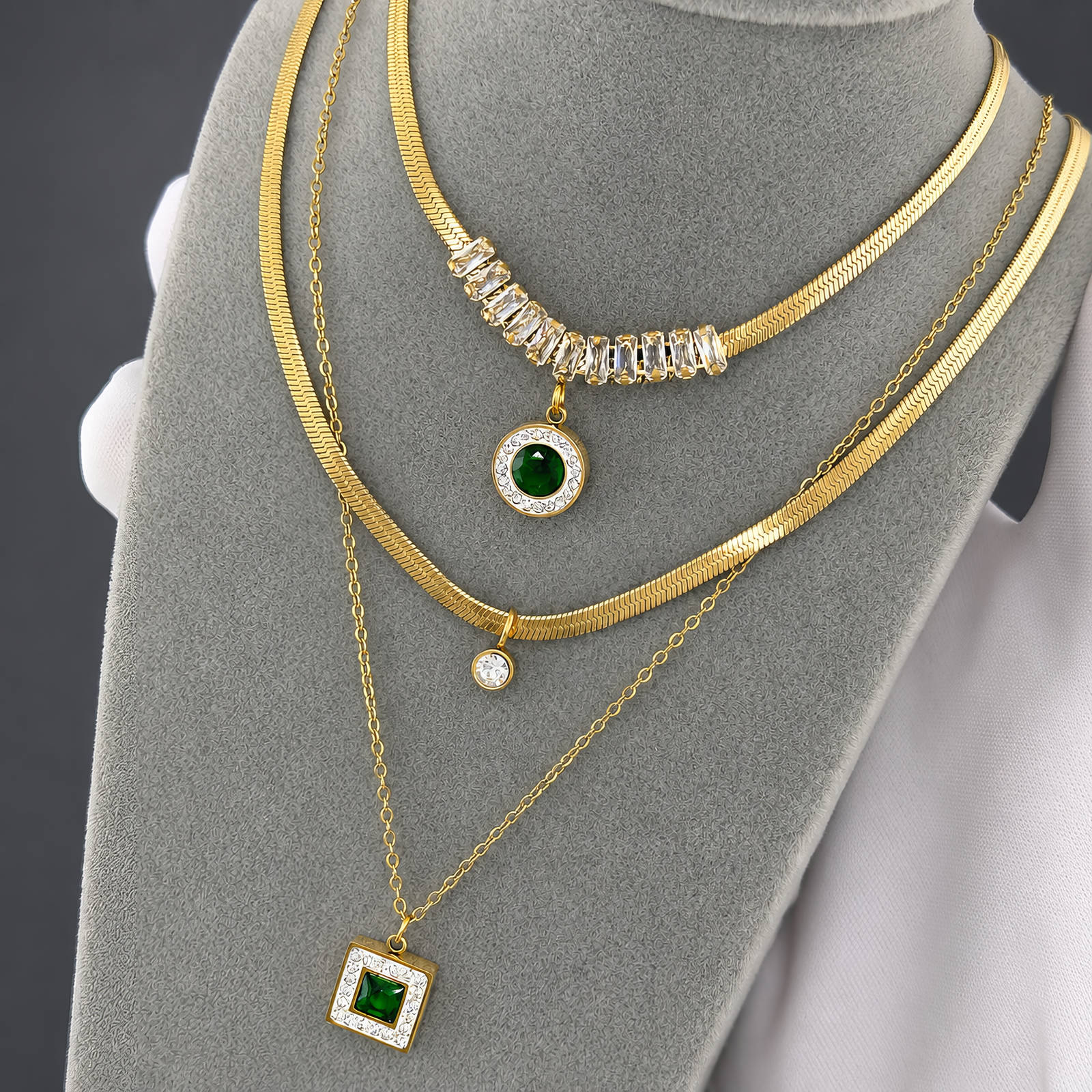 VYRA Waterproof Gold Pendant Necklace - tarnish-free hypoallergenic jewellery NZ AU
