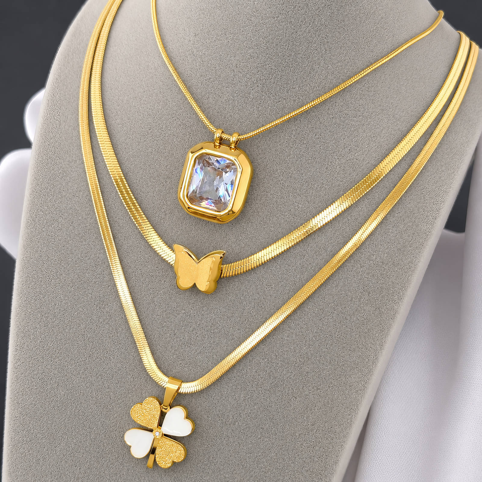 VYRA Waterproof Gold Pendant Necklace - tarnish-free hypoallergenic jewellery NZ AU